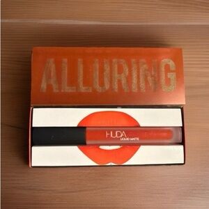 HUDA BEAUTY Liquid Matte Lipstick - Vibrant Red